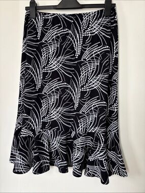 ✨ Lindor Petite Vintage Skirt Black White – Size M